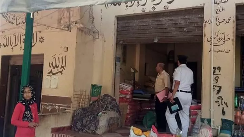 حملة تفتيشية علي محلات بيع الأسمدة والمبيدات الزراعية بسوهاج ..صور
