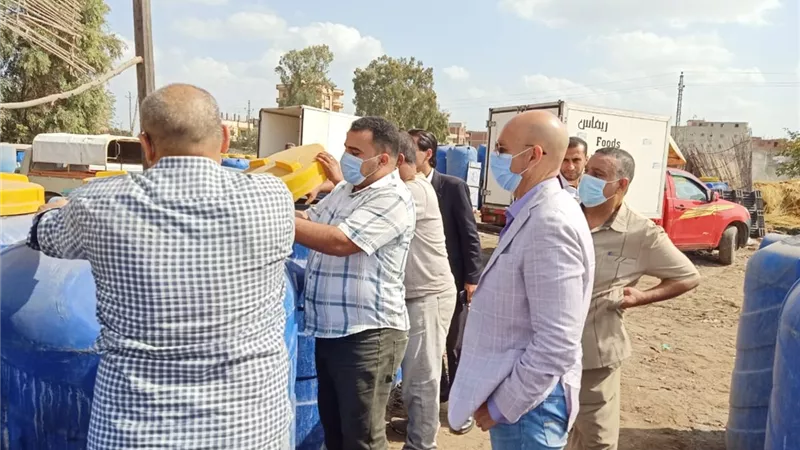 وكيل وزارة الصحة يضبط ويعدم ٨٢ طن أغذية ويغلق ٢ مصنع مخللات ومكان لتجهيز الطعام لمطعم شهير