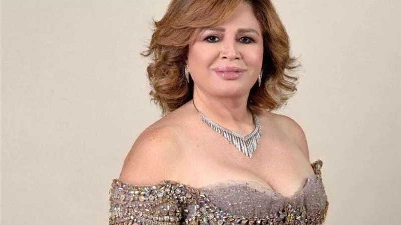 إلهام شاهين: أختي اختارت لي فساتين الجونة.. وأثق في ذوقها.. فيديو