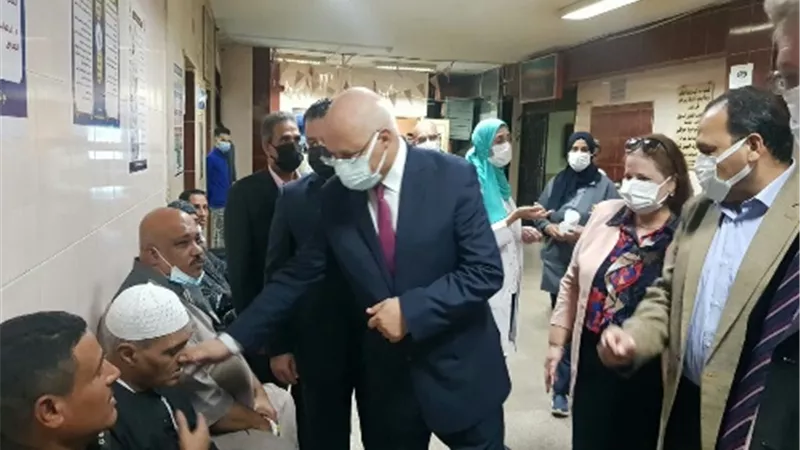 سوسه يتفقد مستشفيات بنها الجامعية للاطمئنان على الخدمة الصحية