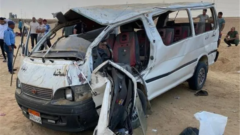 مصرع شخص وإصابة ٦ آخرين بطريق العين السخنة