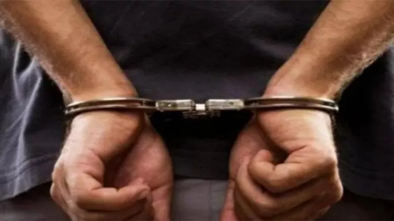 بسبب الأضطرابات النفسية .. ضبط عاطل تعدى على والدته بالضرب