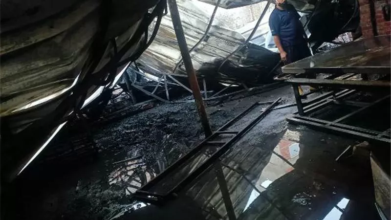 السيطرة على حريق مصنع مراتب في الإسماعيلية..صور