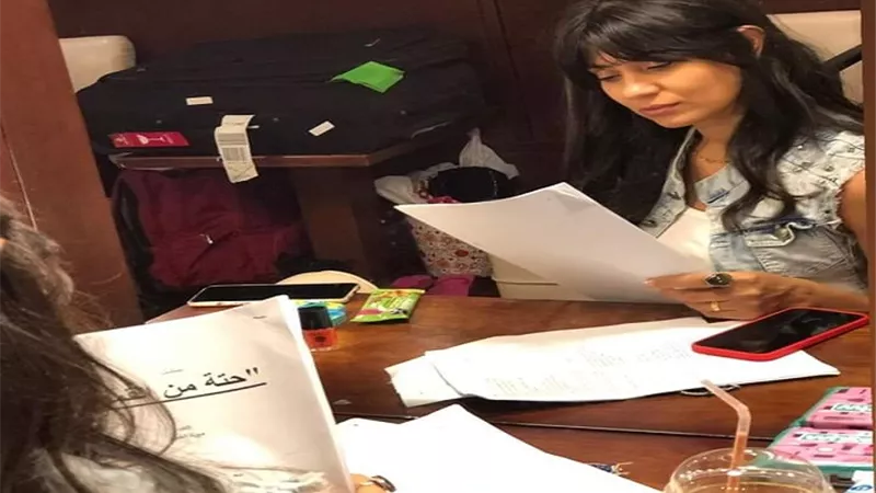 بصور من الكواليس .. لمياء كرم تروج ل 