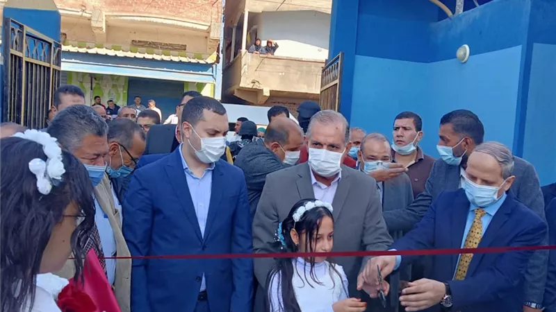 محافظ كفر الشيخ يفتتح مدرسة “منشأة على” ويشيد بالمستوى التعليمى للطلاب