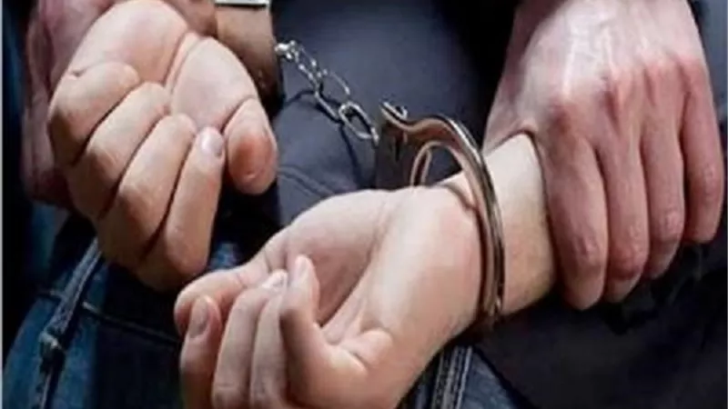 بعملات محلية وأجنبية .. تاجر 