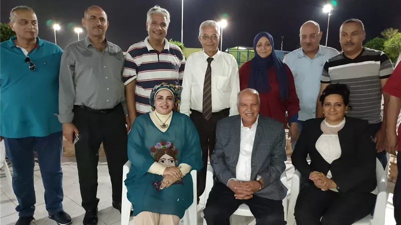 نقيب المعلمين يكرم معلمى شرق القاهرة.. بالصور