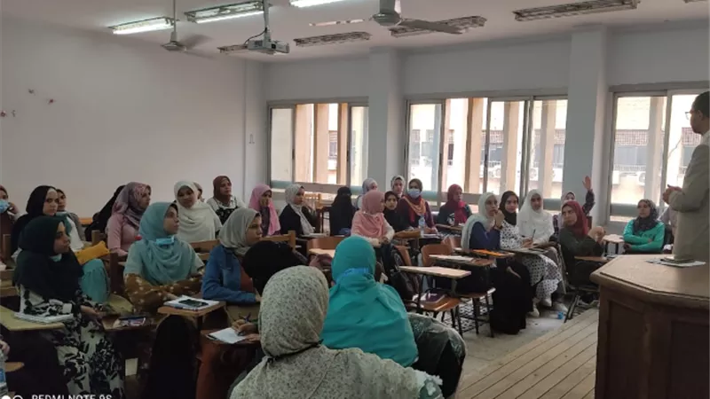 كلية الدراسات الإسلامية والعربية تنتدب إيهاب كاسب لتدريب طالبات الفرقة الرابعة علاقات عامة