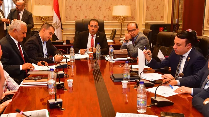 بالصور.. اجتماع 