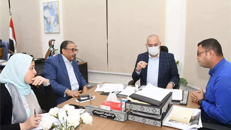 جولة موسعة لوزير الإسكان بالمشروعات المختلفة الجارى تنفيذها بالعاصمة الإدارية الجديدة