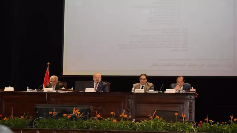 الخشت: الإنتهاء من المبنى الجنوبي لمعهد الأورام و 90٪ من الجامعة الدولية