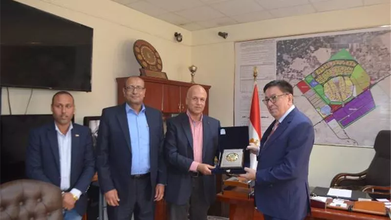 سفير كازاخستان بمصر يزور مدينة العاشر من رمضان لبحث فرص الاستثمار