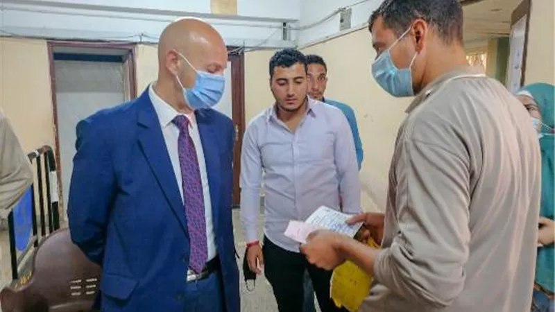 متابعة مستمرة من وكيل وزارة الصحة بالشرقية علي مدار الساعة لتطعيم المواطنين بلقاح كورونا