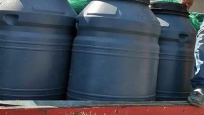 ضبط 2 طن و800 كيلو مخللات مجهولة المصدر.. بمركز ههيا