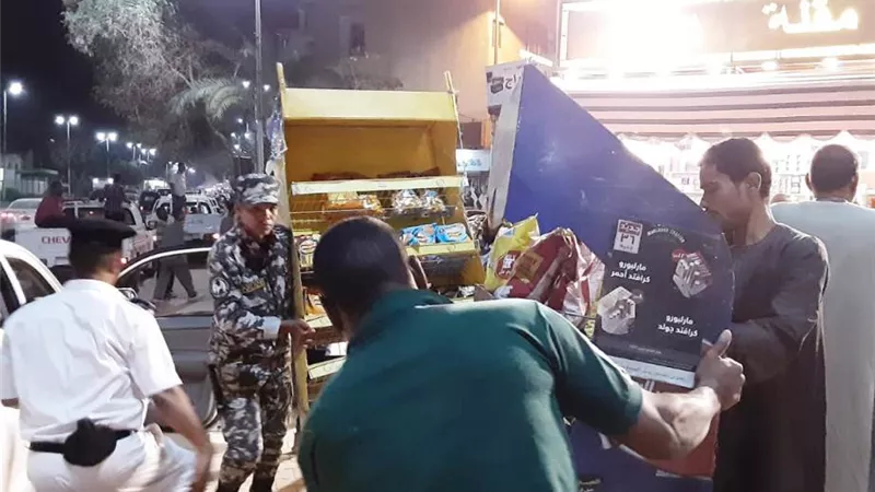 إزالة 715 حالة إشغال طريق في أسوان ..صور