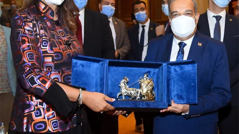 السفيرة نبيلة مكرم : وزارة الإنتاج الحربي تعد شريك أساسي في كافة مؤتمرات 