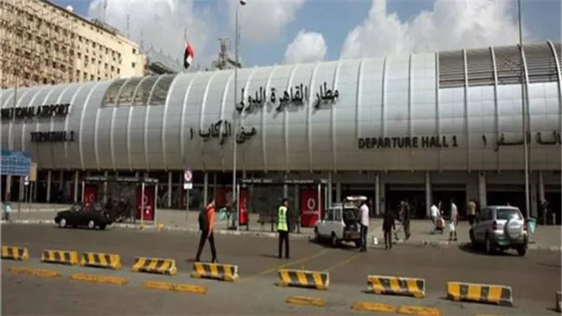مطار القاهرة : احتكاك جناح الطائرة السعودية بعمود داخل المهبط الطائرات لم يؤثر عليها واقعلت الرحلة بعد التأكد من سلامتها