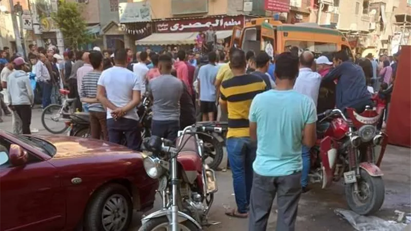 جريمة بشعة تهز الإسماعيلية ..شخص يفصل رأس آخر عن جسده بالساطور ..صور