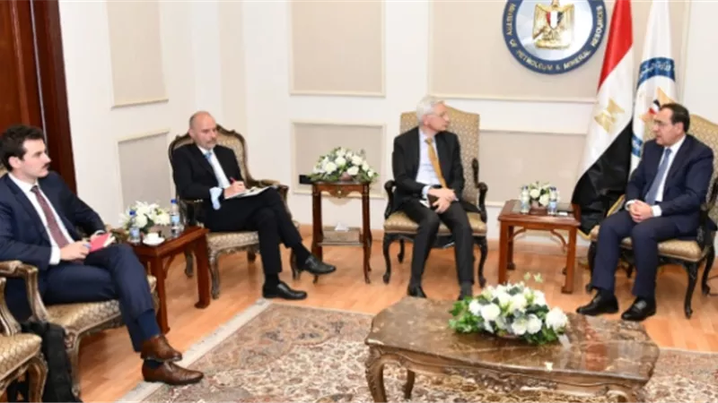 مباحثات مصرية فرنسية لتعزيز التعاون في قطاع البترول والغاز
