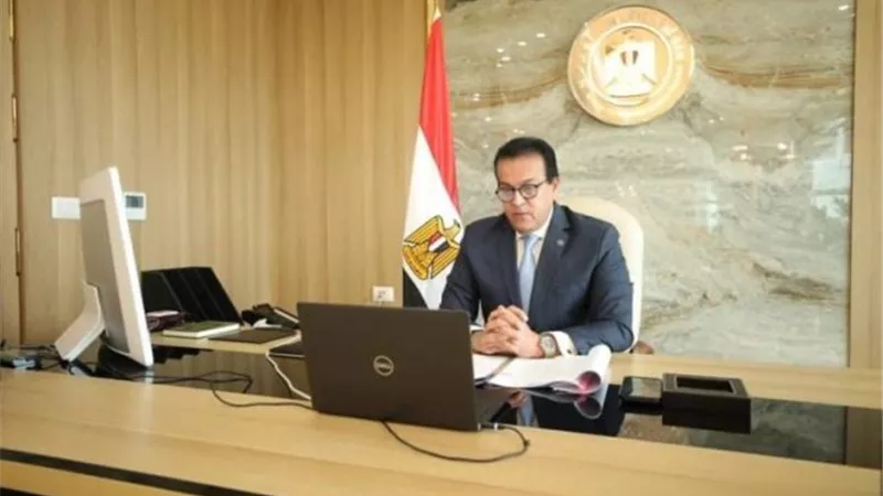 وزير التعليم العالى يتلقى تقريراً حول فوز مدينة دمياط بجائزة اليونسكو لمدن التعلم لعام 2021
