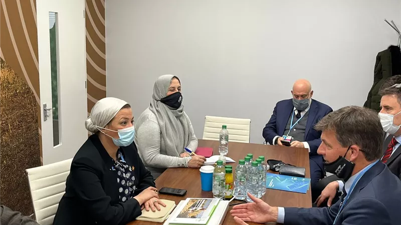 وزيرة البيئة تبحث مع وزير الصناعة والطاقة الأسترالي نقل التكنولوجيا منخفصة السعر والكربون بين البلدين