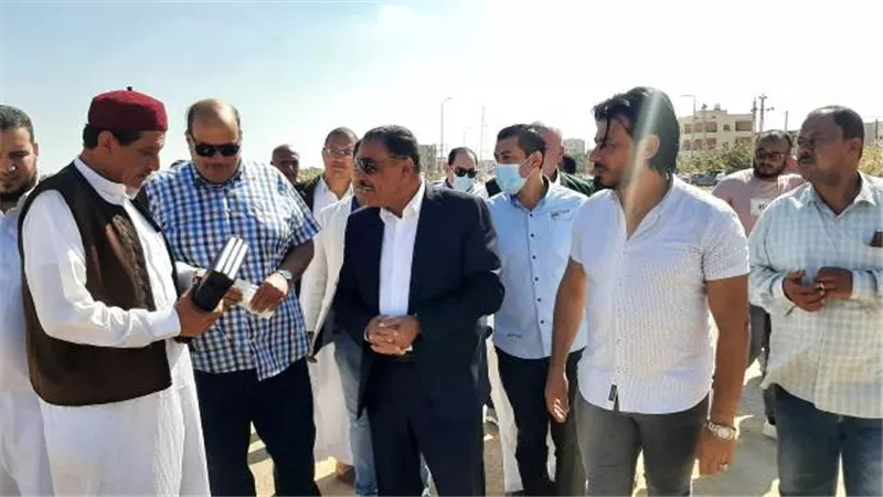 شعيب يعتمد 2 مليون جنيها لاستكمال اعمال تركيب البلددورات والأرصفه بمدخل مدينة الحمام
