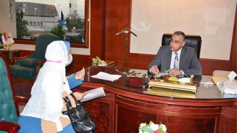 محافظ سوهاج ونائبه والسكرتير المساعد يلتقون عددا من المواطنين لبحث مطالبهم..صور