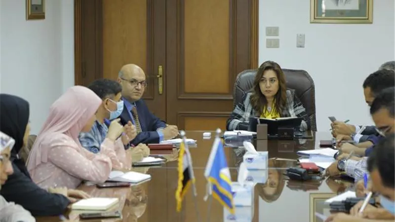 محافظ دمياط تناقش عدد من الملفات الخاصة برأس البر