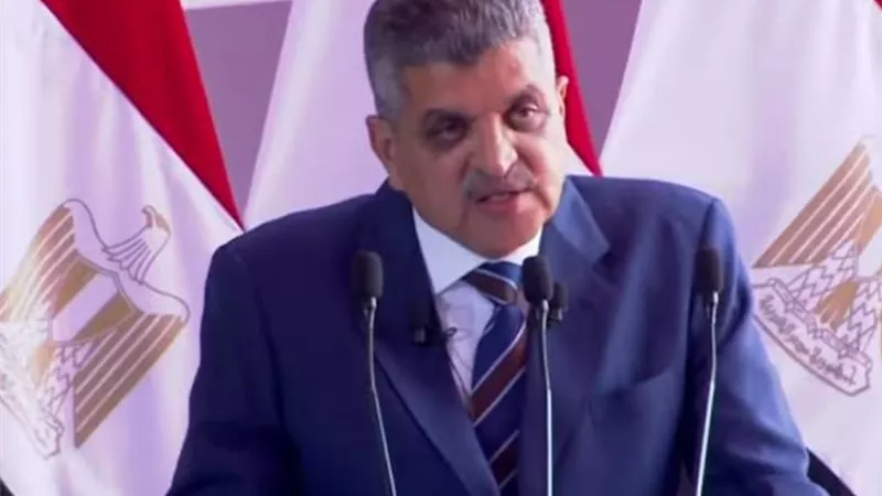 الفريق أسامة ربيع: قناة السويس حققت أرباحا بلغت 600 مليون دولار خلال شهر