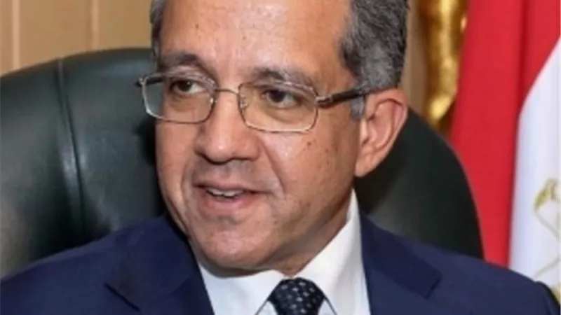 منح وسام إمبراطور اليابان الى وزيرى الآثار الحالى والأسبق