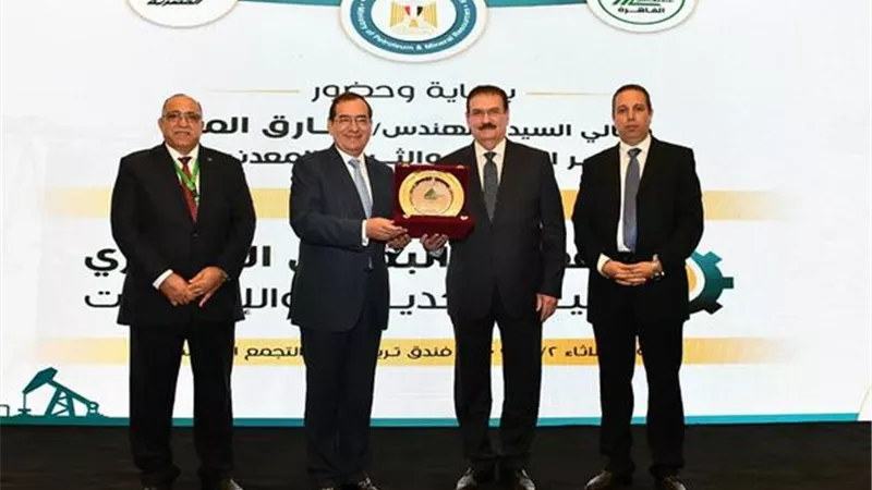 الملا: تنفيذ 30 مشروعاً لتنمية الحقول باستثمارات 514 مليار جنيه