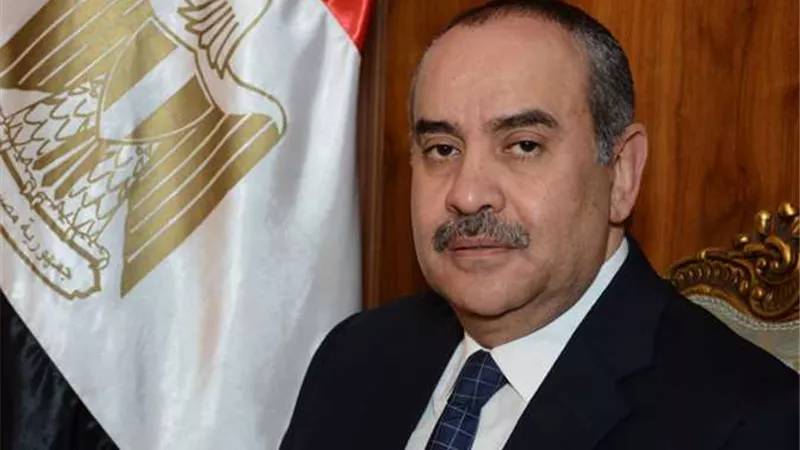 منار يتفقد مجمع ورش المحركات التابع مصر للطيران للصيانة للإطلاع على سير العمل