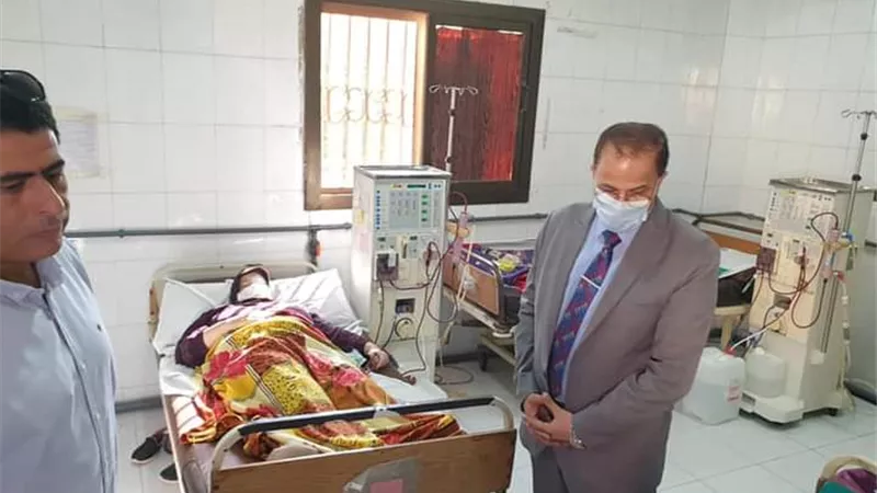 وكيل الصحة بالقليوبية يتفقد مستشفي الخانكة.. ويشيد بآداء الفريق الطبى