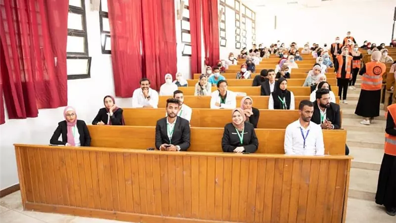 كلية الآداب بالسويس تنظم حفل استقبال للطلاب الجدد بحضور 