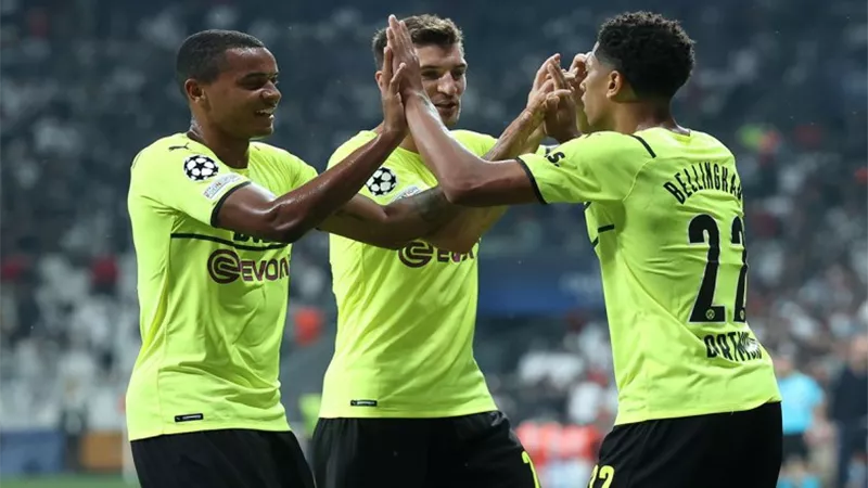القنوات الناقلة بث مباشر مباراة بروسيا دورتموند وأياكس أمستردام اليوم الأربعاء في دوري أبطال أوروبا