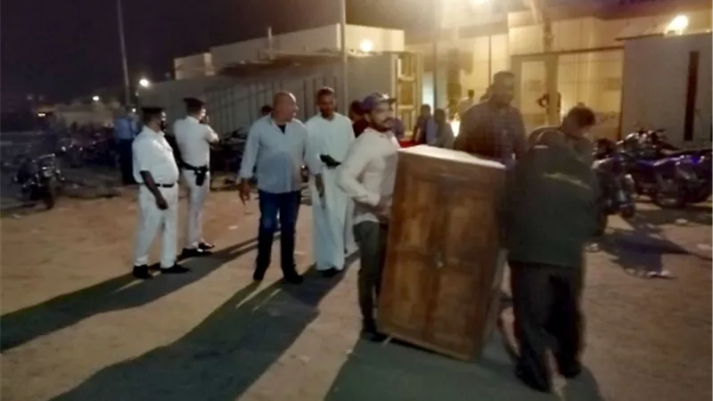 حملة مكثفة لرفع الإشغالات أمام مستشفى الكرنك الدولى بالأقصر