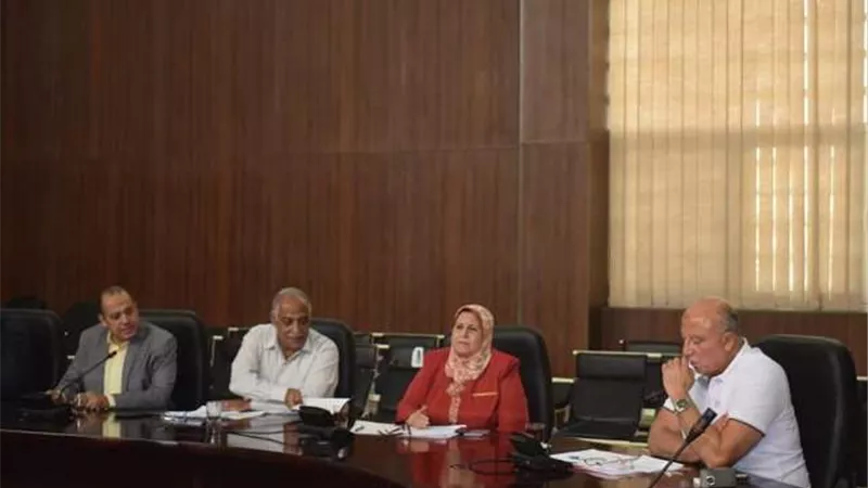 سكرتير عام المحافظة يلتقى بالمستثمرين لتطوير السياحة فى البحر الأحمر.. بالصور
