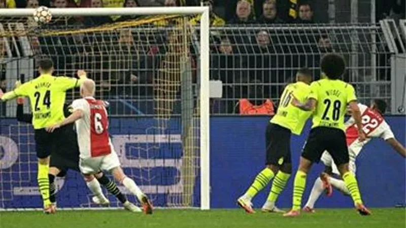 اغرب حالة طرد في دوري أبطال أوروبا هذا الموسم