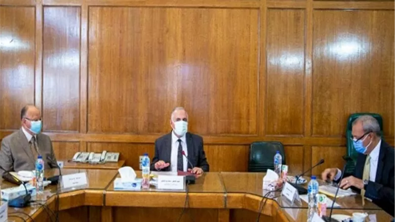 عبد العاطى: تفعيل منظومة التعامل مع المخلفات المنزلية بالمناطق المحيطة بمصرف بلبيس