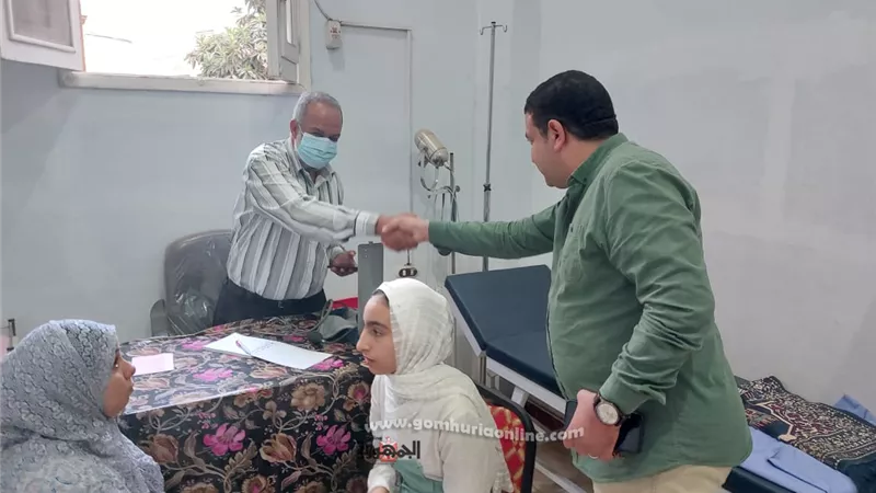 الكشف على أكثر من ٣٠٠٠ مستفيد بقرى 