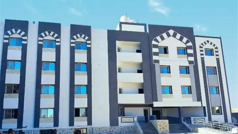 رئيس منطقة البحر الأحمر الأزهرية يتسلم المرحلة الأولى من نزل شباب الغردقة
