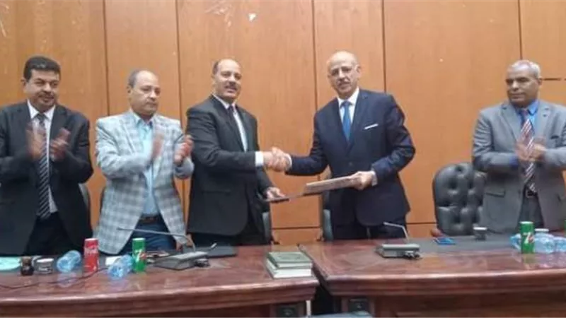 توقيع برتوكول تعاون بين مديرية التربية والتعليم بسوهاج وهيئة تعليم الكبار ..صور