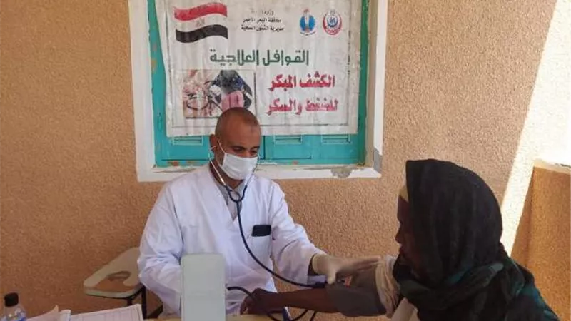 الكشف علي ١٨٢ مواطن فى قافلة طبية بمرسي حميرة وحدربة بإدارة الشلاتين الصحية