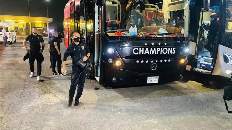 حافلة الاهلى تصل لملعب استاد القاهرة لمواجهة الزمالك