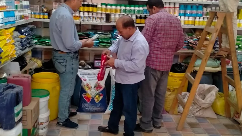 ضبط 300 كجم سكر للبيع بالسوق السوداء، و 55 عبوة أدوية بيطرية منتهية الصلاحية خلال حملات رقابية بمركز العدوة بالمنيا