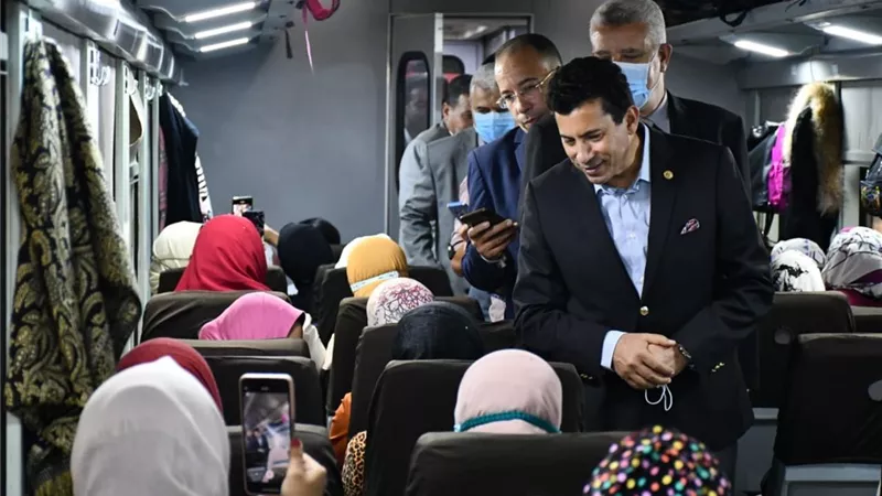 وزير الرياضة يودع المشاركين بثاني أفواج قطار الشباب المتجه للأقصر وأسوان