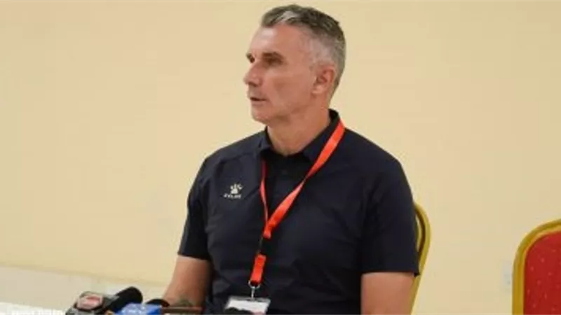 مدرب الزمالك يغادر استاد القاهرة ويرفض حضور مؤتمر القمة