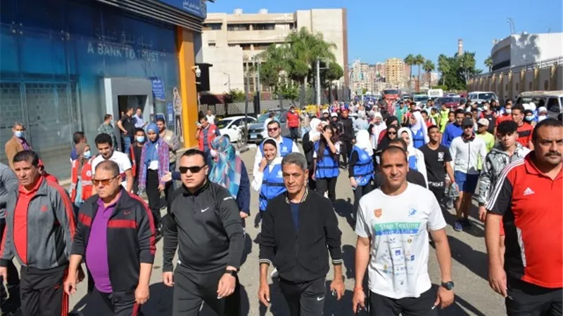 بمشاركة 200 شاب وفتاة نائب محافظ الدقهلية يشارك بماراثون للجرى.. بالصور