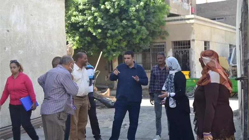 متابعة مشروعات التطوير والرصف علي أرض السويس