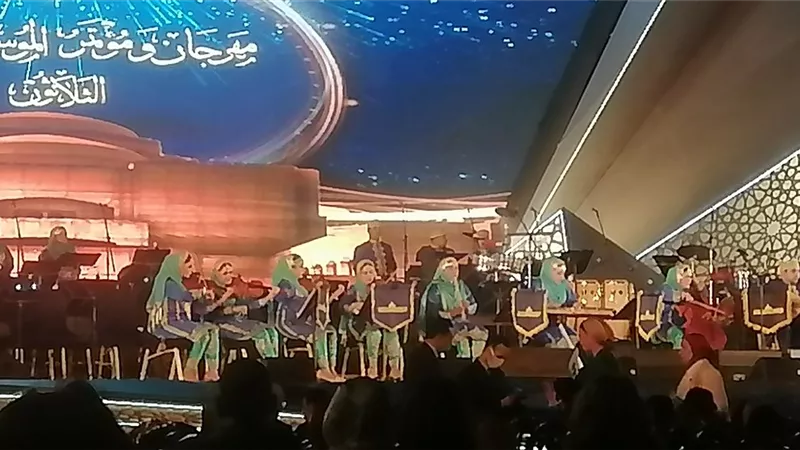 فرقة السلطانية العمانية تتألق في الموسيقي العربية ب